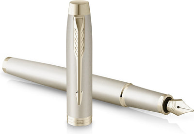 Parker im monochrome vulpen | blauwe inkt | champagnekleurige afwerking en details | medium punt | met geschenkdoos
