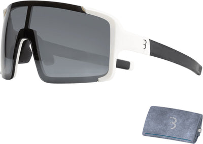 Bbb Cycling Gafas de ciclismo para hombres y mujeres - Gafas de sol para bicicleta con lentes grandes para una protección 100% UV - Gafas deportivas duraderas de montura completa - Humo blanco mate - Chester BSG-69