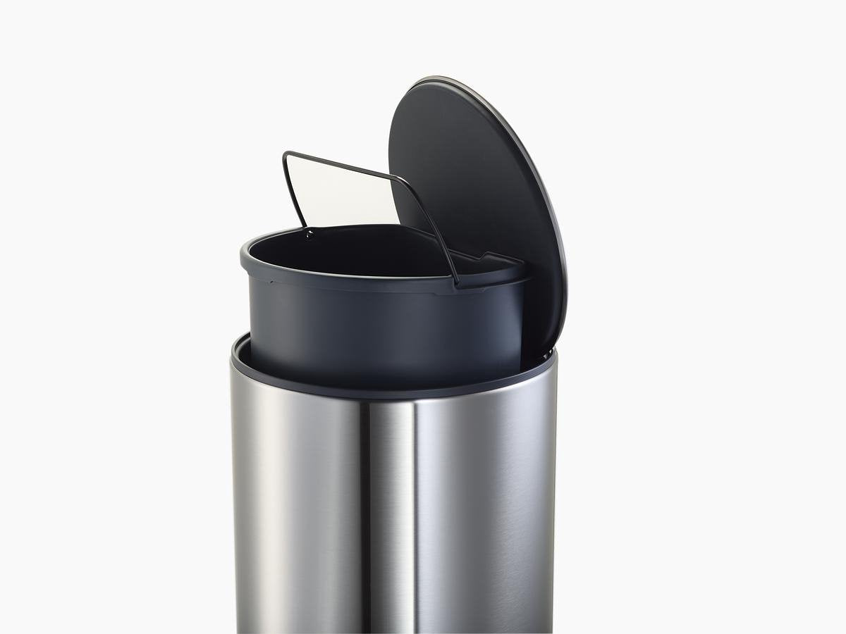 Pattumiera a pedale slim Joseph Joseph Arc da 10 litri con sacco interno - acciaio inossidabile