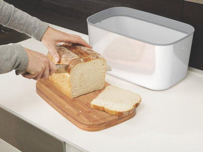 Cestino per il pane Joseph Joseph - portapane - con coperchio tagliere - 18 x 21,5 x 35,5 cm - bianco