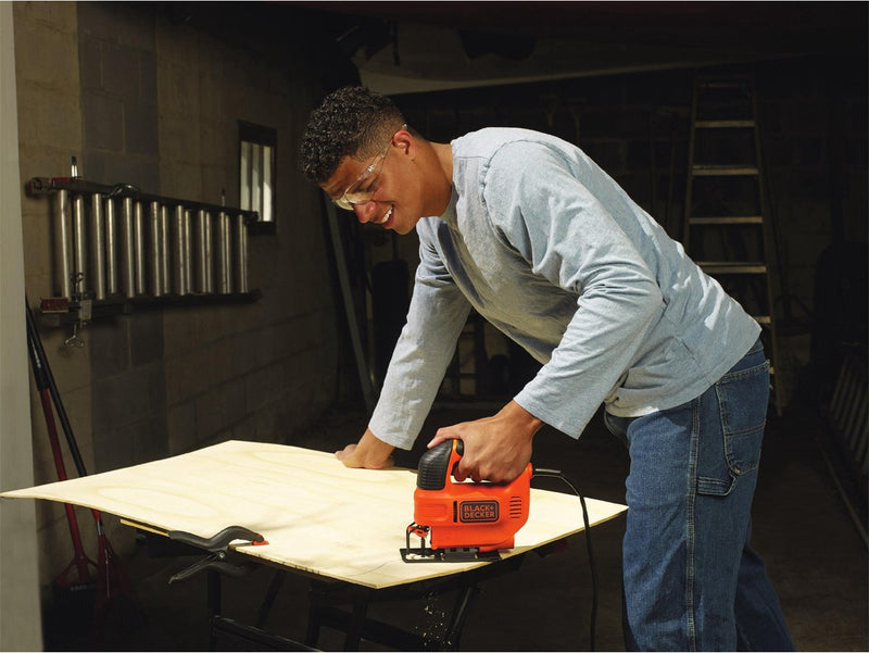 Sierra de calar black+decker 520w. cortes rectos. curvas y biseles de 45°. velocidad variable - ks701ek-qs