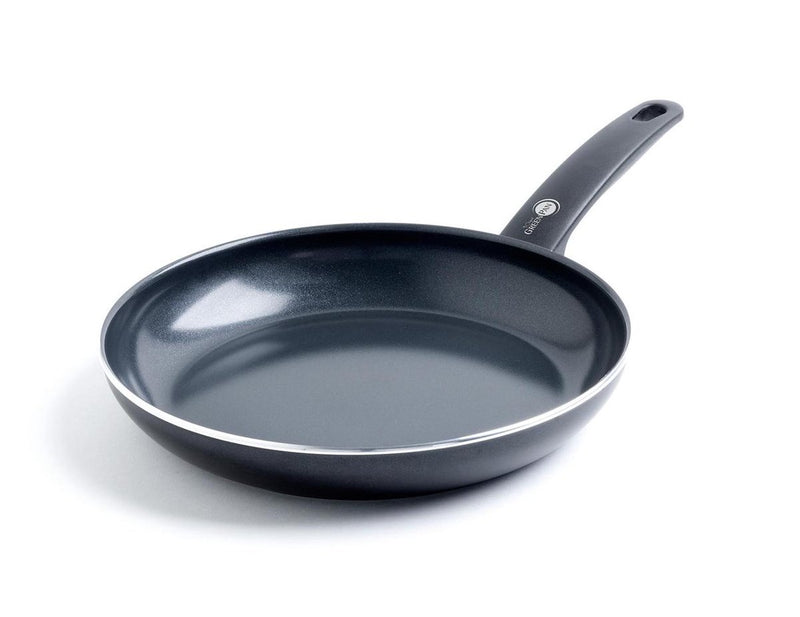 Padella Greenpan Cambridge 32 cm - rivestimento antiaderente senza pfas - padella a induzione - padella in ceramica - adatta al forno fino a 180°C - manici freddi - nera