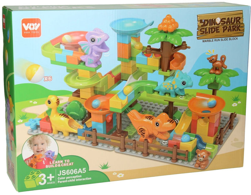 Bloques de construcción y dinosaurio con pista de mármol.