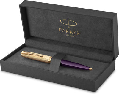 Bolígrafo Parker 51 | resina color ciruela con detalle dorado | punta media y tinta negra | con caja de regalo