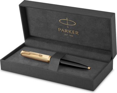 Bolígrafo Parker 51 | lujosa carcasa negra con acabado dorado | plumín mediano de 18 quilates con recarga de tinta negra | envoltorio de regalo