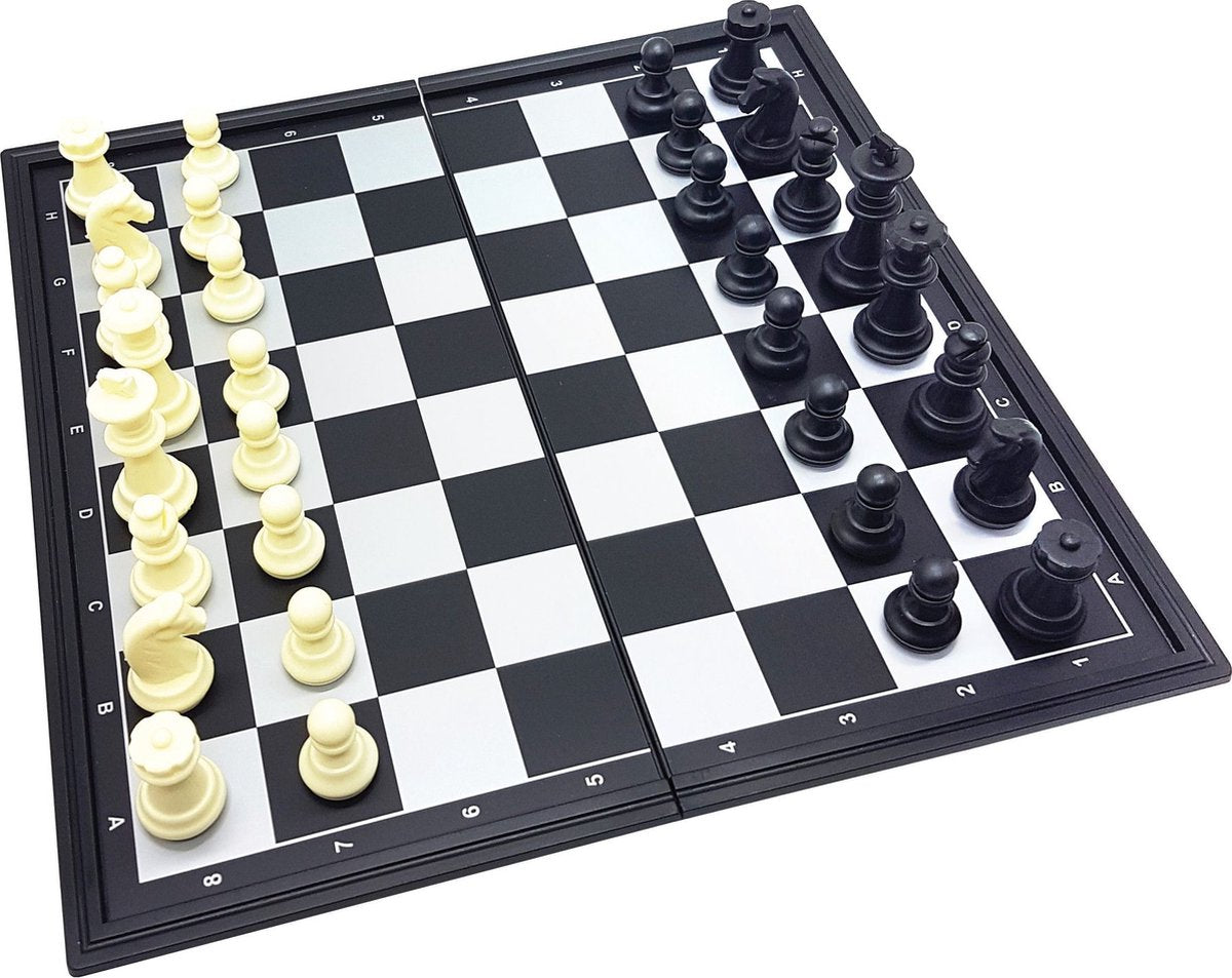 No problem magnetic folding chess set