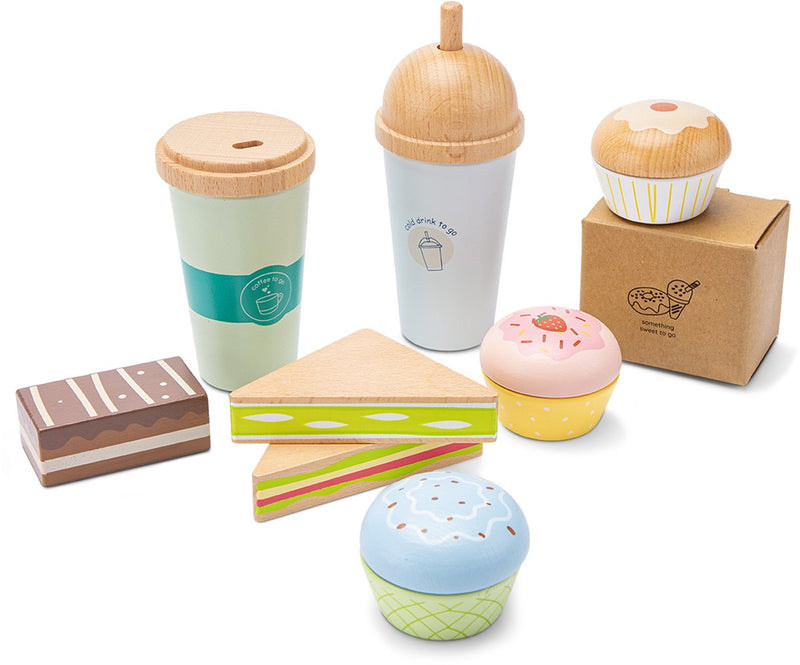 Woet ® set da gioco per caffè da asporto in legno - set da 12 pezzi con tazze da asporto, pasticcini e panini - accessori per il negozio - fsc - giocattoli di ruolo - cibo giocattolo - da 2 anni