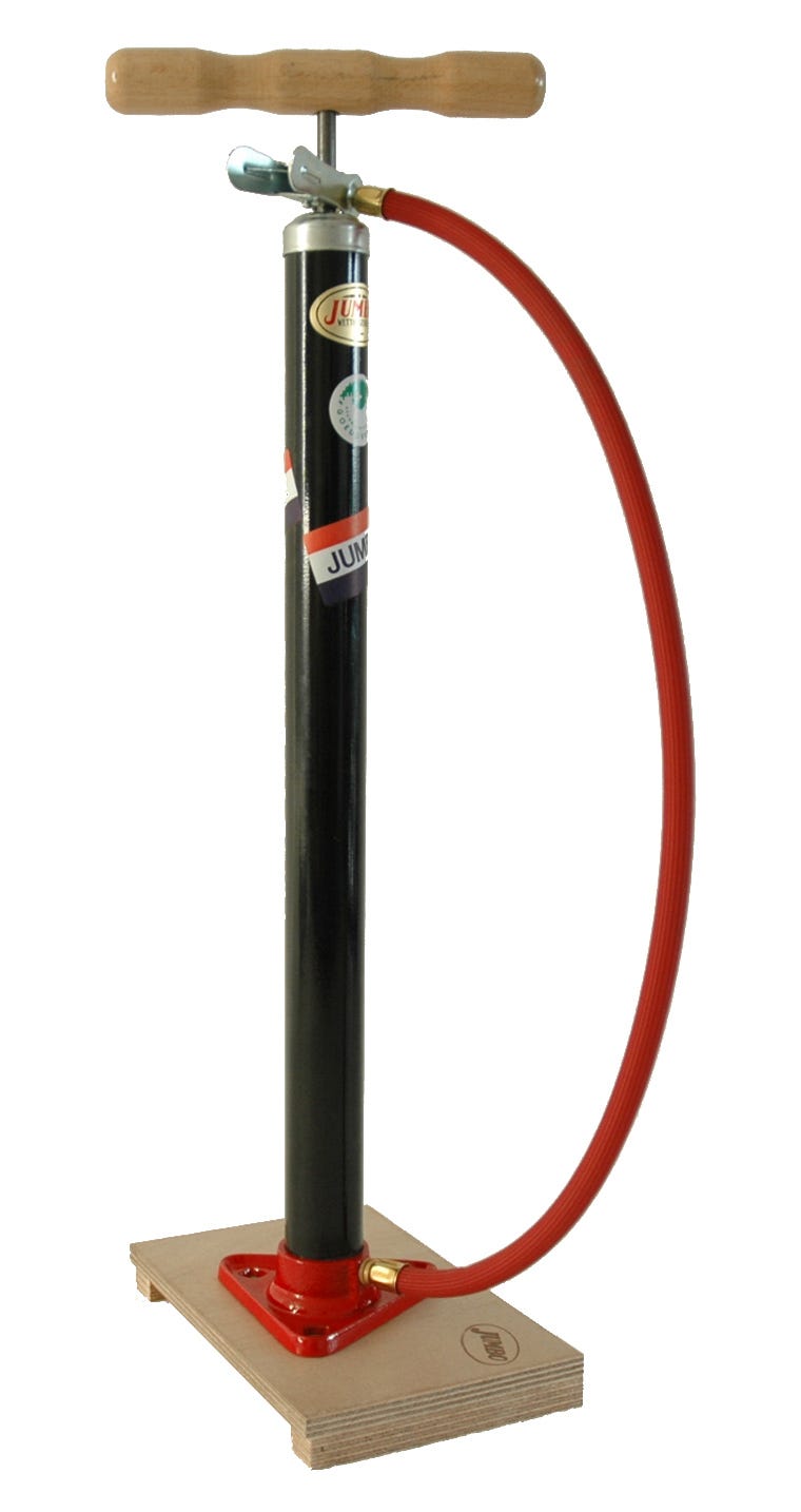 Pompa per biciclette su tavola di legno con Dunlop Valiel