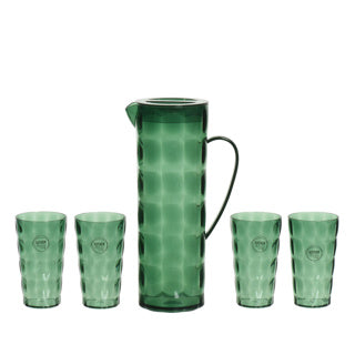 Passare con 4 bicchieri di bevande di set verde di plastica di 5