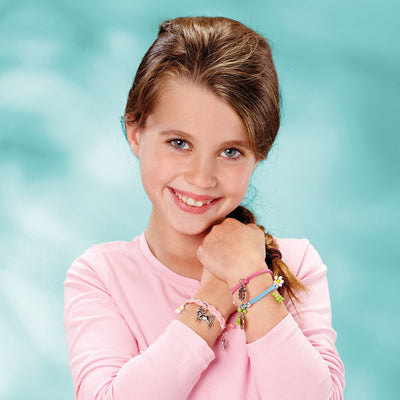 Totum che produce bracciali con auto a cavallo