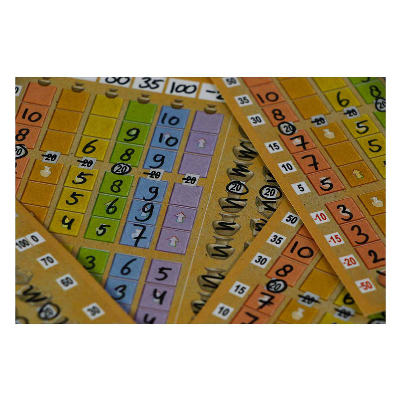 999Games 999 Juegos Perdidos Ciudades: Roll Write Dice Game
