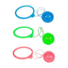 Toi-toys juega un viejo juego de columpio con luz
