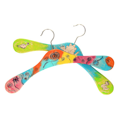 Decora tu propia percha de ropa de madera