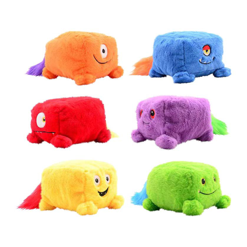 Il peluche Johntoy gioca con la strana peluria