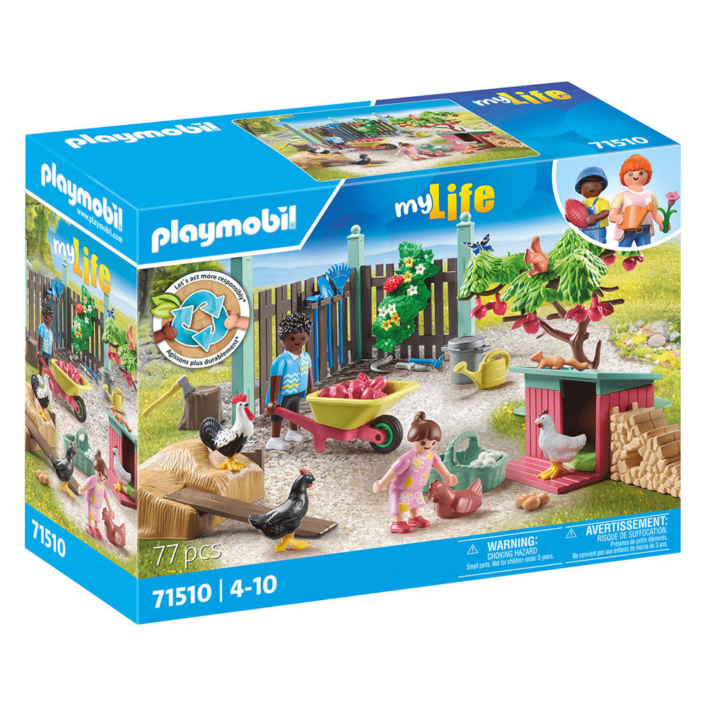 Playmobil MyLife Small Chicken Farm en el jardín de la misma
