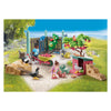 Playmobil MyLife Small Chicken Farm en el jardín de la misma