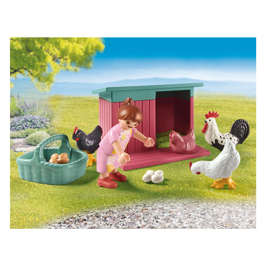 Playmobil MyLife Small Chicken Farm en el jardín de la misma