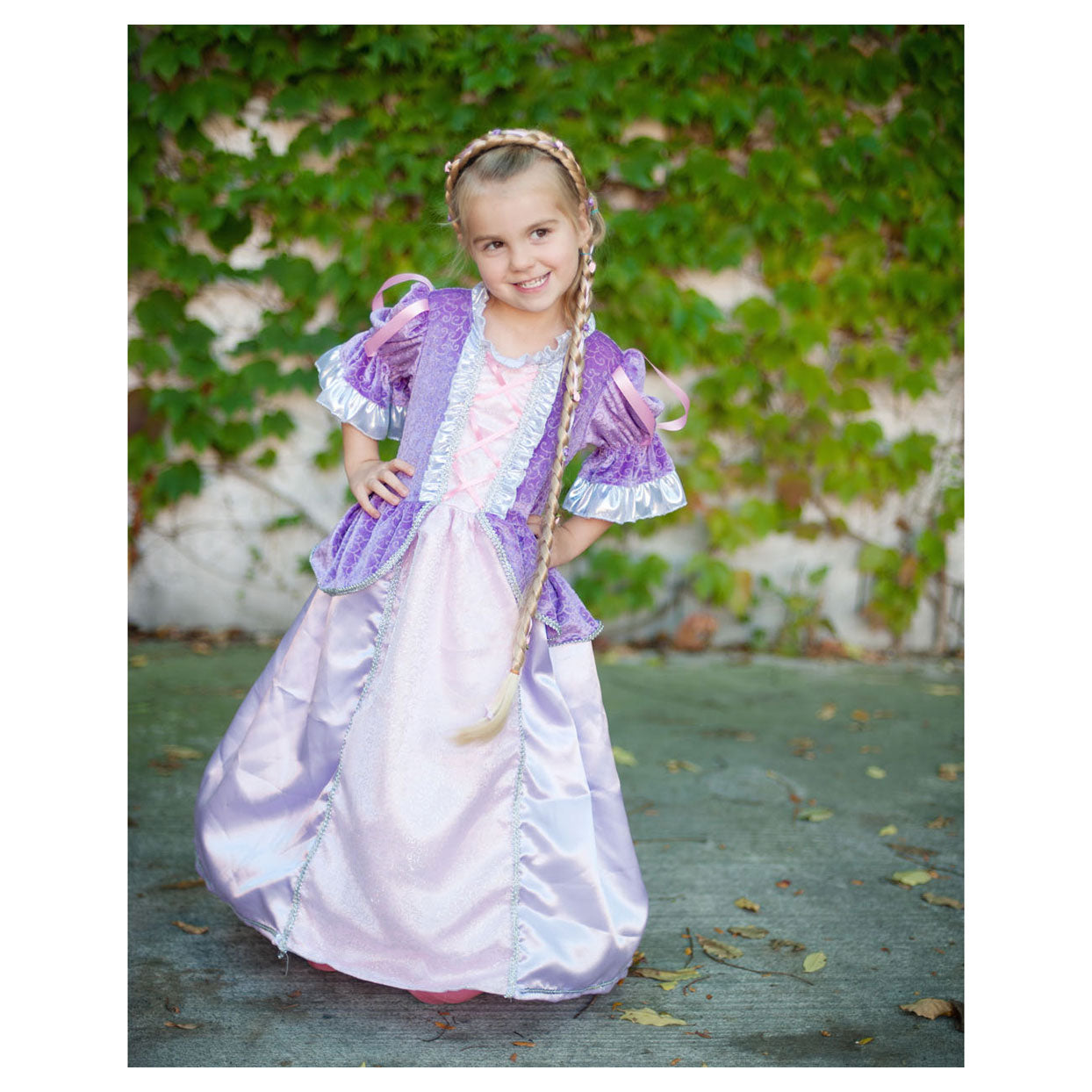 Diadema de grandes pretendientes con su rapunzel rubia