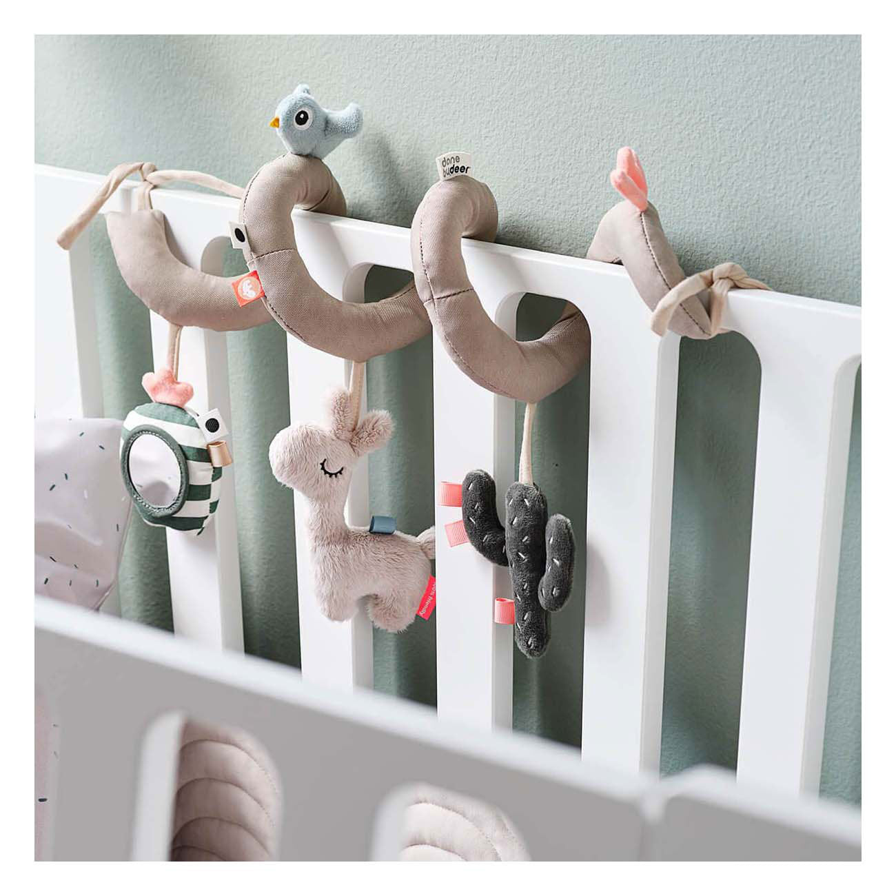 Fatto da attività di cervo a spirale lalee beige