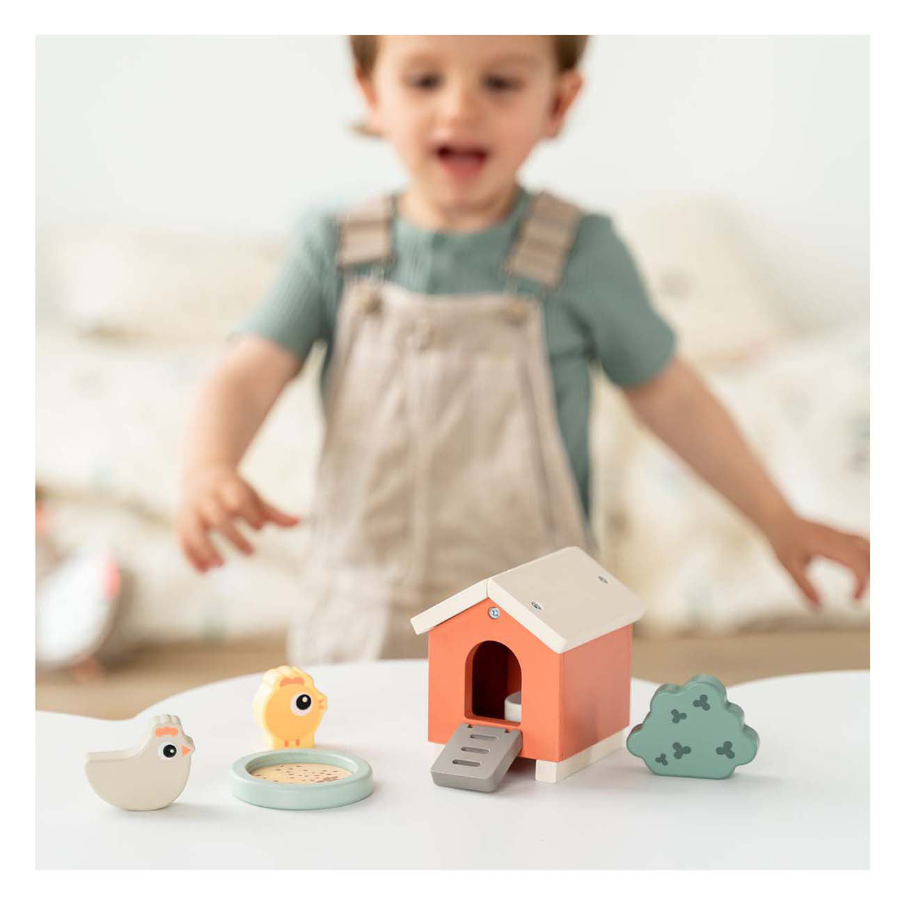 Hecho por ciervos Tiny Farm Wooden Play Set Clucky