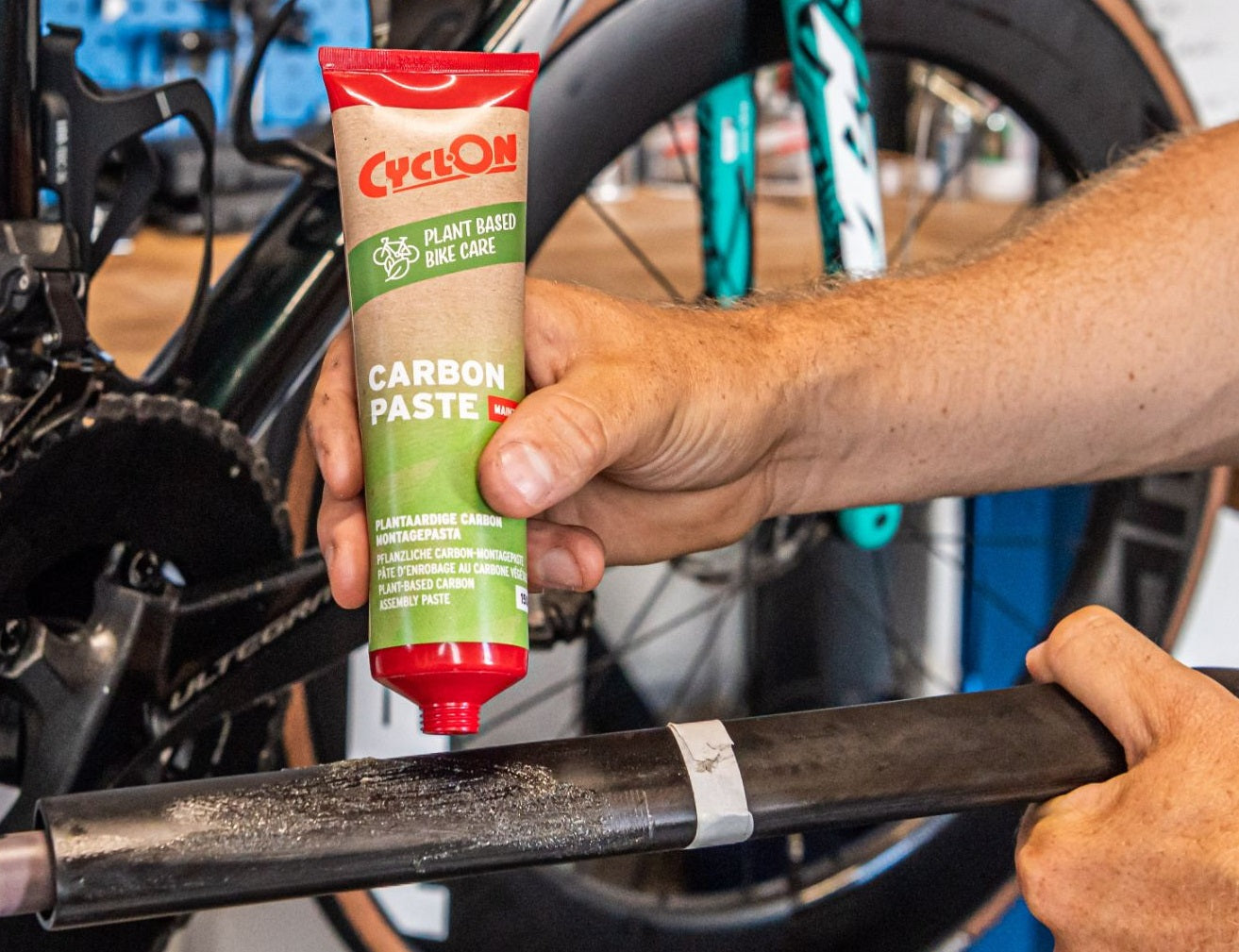 Tubo a base de planta de pasta de ensamblaje de carbono ciclón 150 ml