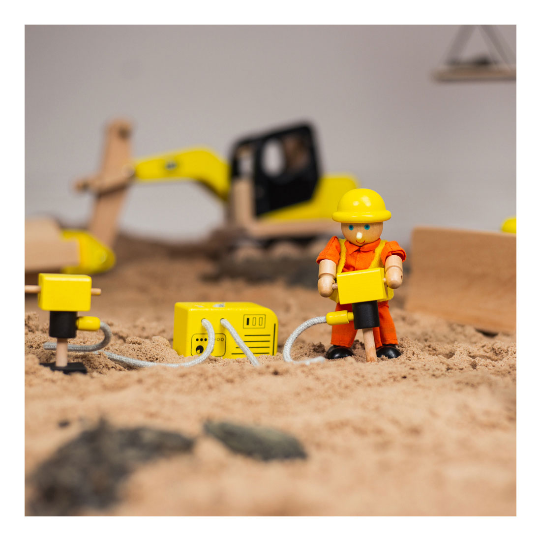 Tidlo wooden dollhouse construction workers construction material, 13dlg.