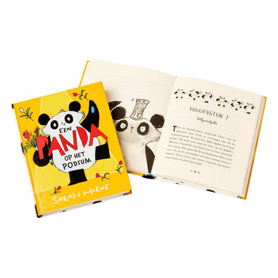 La libreria centrale ha un panda sul palco