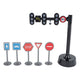 Kids Globe Globe Traffic Light con 3 luci e 5 segnali stradali