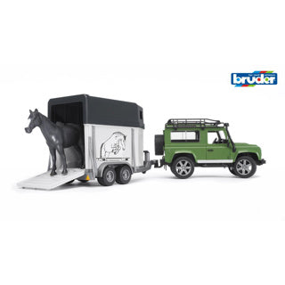 Defensor de Bruder Land Rover con remolque de caballos