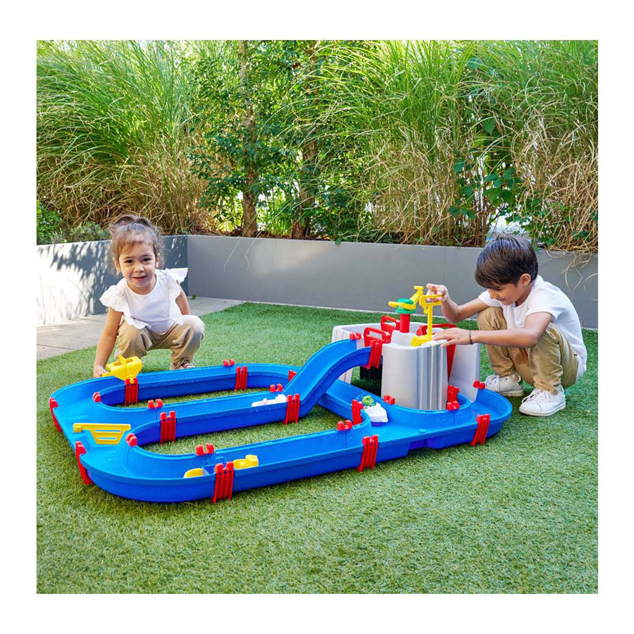 Aquaplay 1543 - zona de juegos acuáticos con grifo y bomba de agua