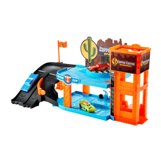Disney Cars Garage Glow Racer con 3 autos