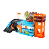 Disney Cars Garage Glow Racer con 3 autos