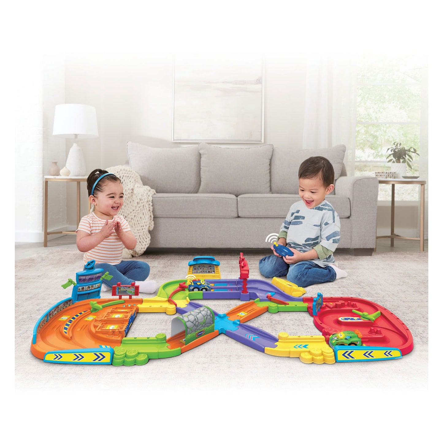 Vtech toet toet auto's- mijn eerste interactieve circuit incl. 2 auto's