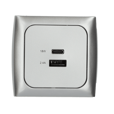 Presa di ricarica USB C-line con USB-A e USB-C con cornice di copertura opale argento
