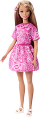 Stile Barbie fashionistas: bambola con gonna rosa con motivi cachemire e capelli biondi