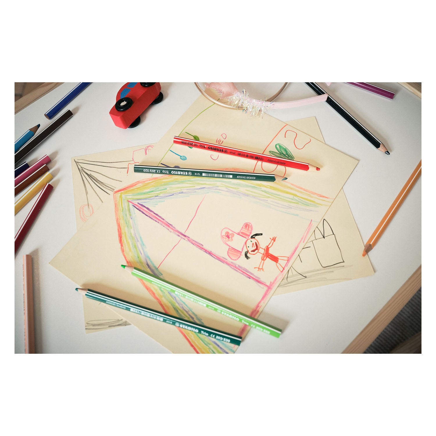 Stabilo trío de lápices de colores gruesos en estuche escolar - 38 uds.