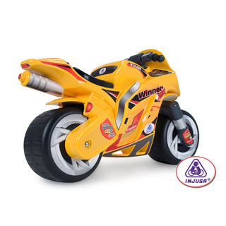 Vincitore di Injusa in esecuzione del motore junior 99 cm giallo