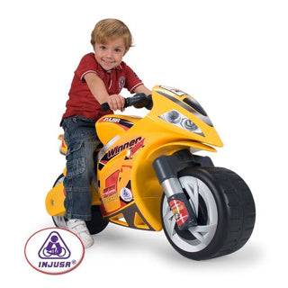 Vincitore di Injusa in esecuzione del motore junior 99 cm giallo