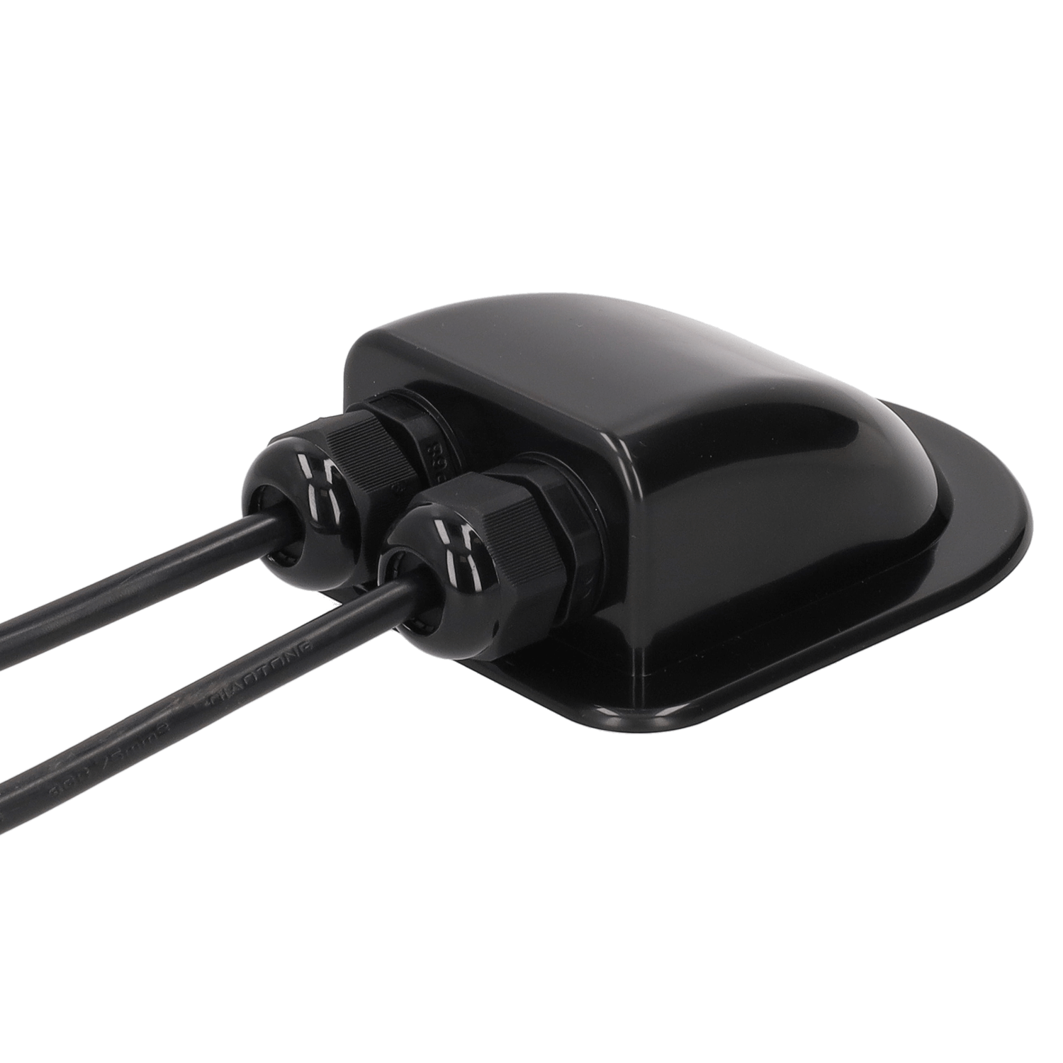 Conducto de techo negro para cableado de paneles solares.