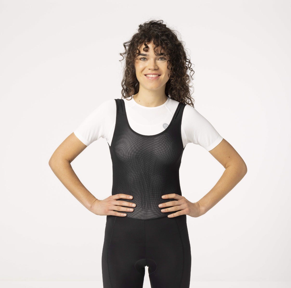 Pantaloncini con bretelle Agu essenziali da donna
