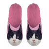 Pink di gatto in bianco e nero scivoloso