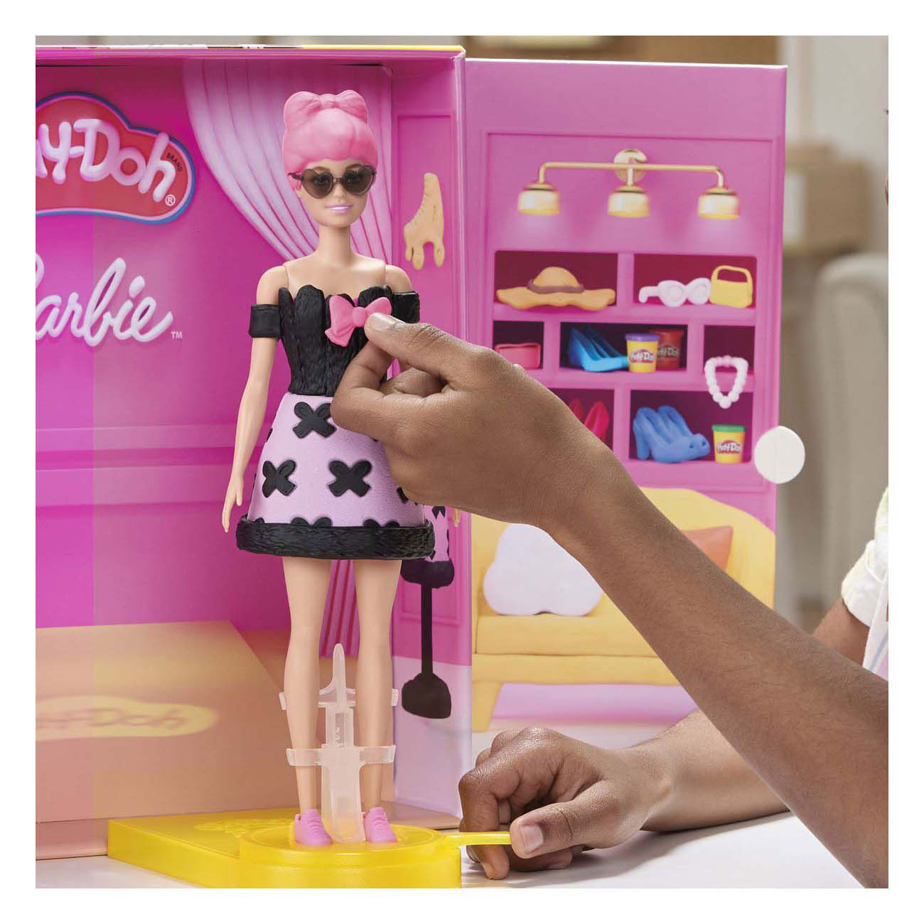 Sfilata di moda della stilista Barbie Play-doh