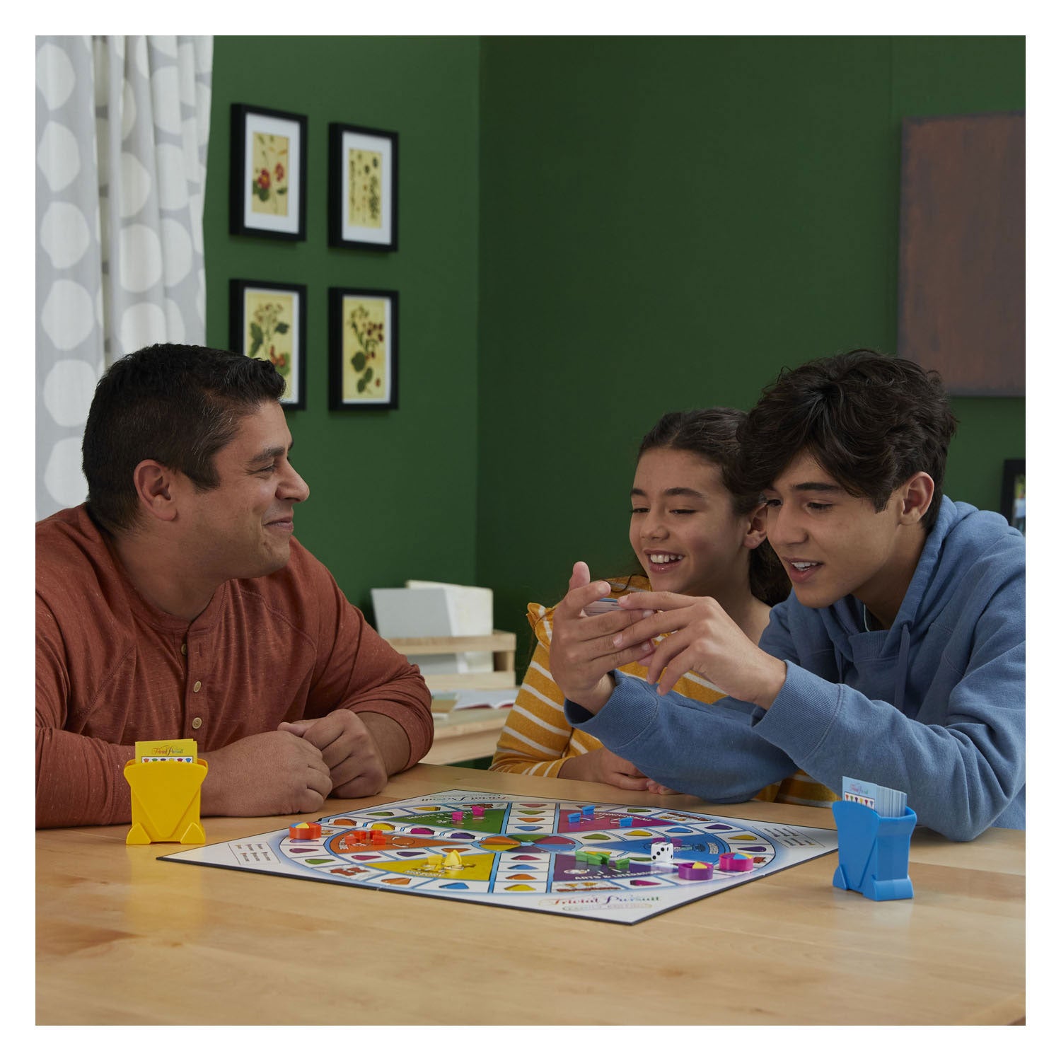 Edición familiar de búsqueda trivial de Hasbro.