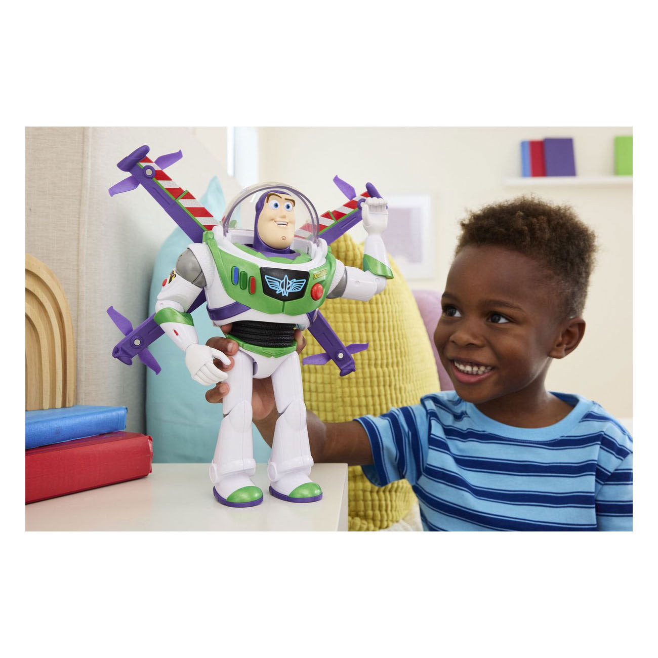 Mattel Disney e Pixar Toy Story Flight Mode Hi-Tech Edition - Buzz Lightyear in scala di 30 cm e oltre 35 suoni - Olandese