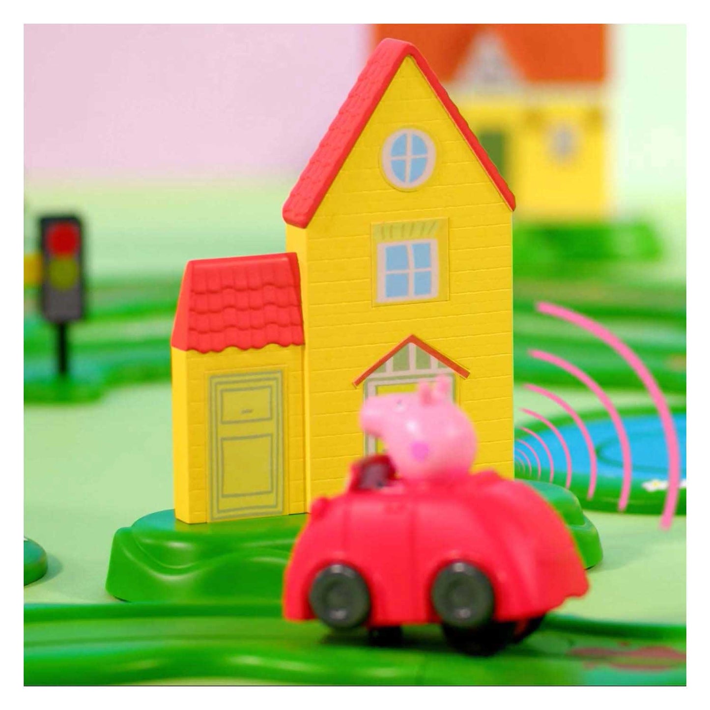 Spectron Peppa Pig sfreccia in giro: la macchinina rossa di Peppa