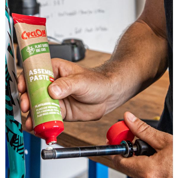 Tubo a base de planta de pasta de ensamblaje de Cyclon 150 ml