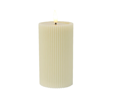 Vela Lumineo LED llama acanalada 15,5cm crema