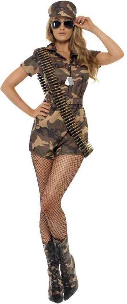 La chica del ejército de Smiffy.