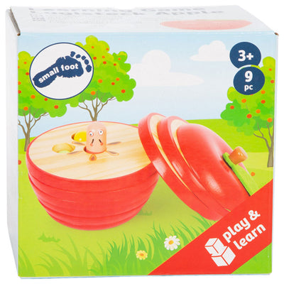 Pequeño juego de apilamiento de madera de pie manzana