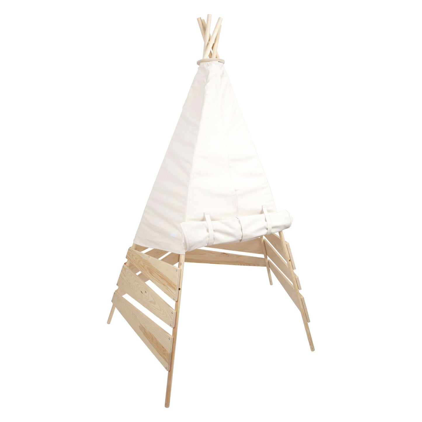 Carpa tipi de madera pequeña al aire libre